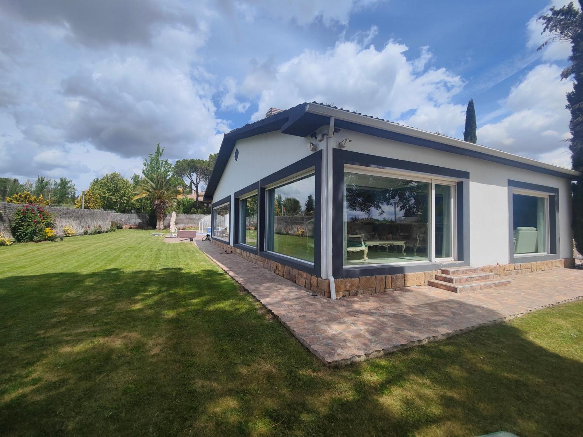 Chalet Con Piscina Y Jacuzzi En Madrid Alquila Habitaciones Algete Exterior foto