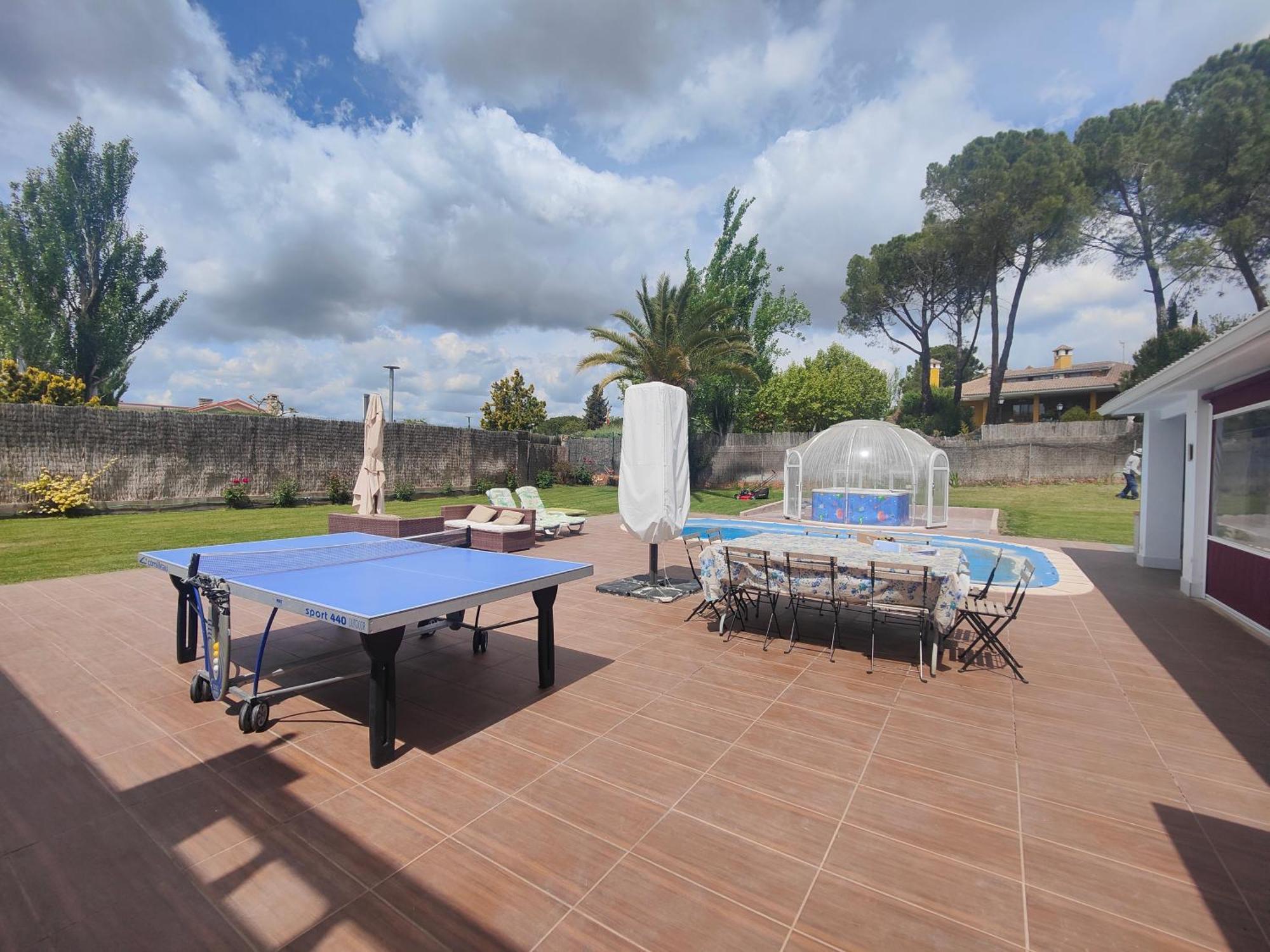 Chalet Con Piscina Y Jacuzzi En Madrid Alquila Habitaciones Algete Exterior foto