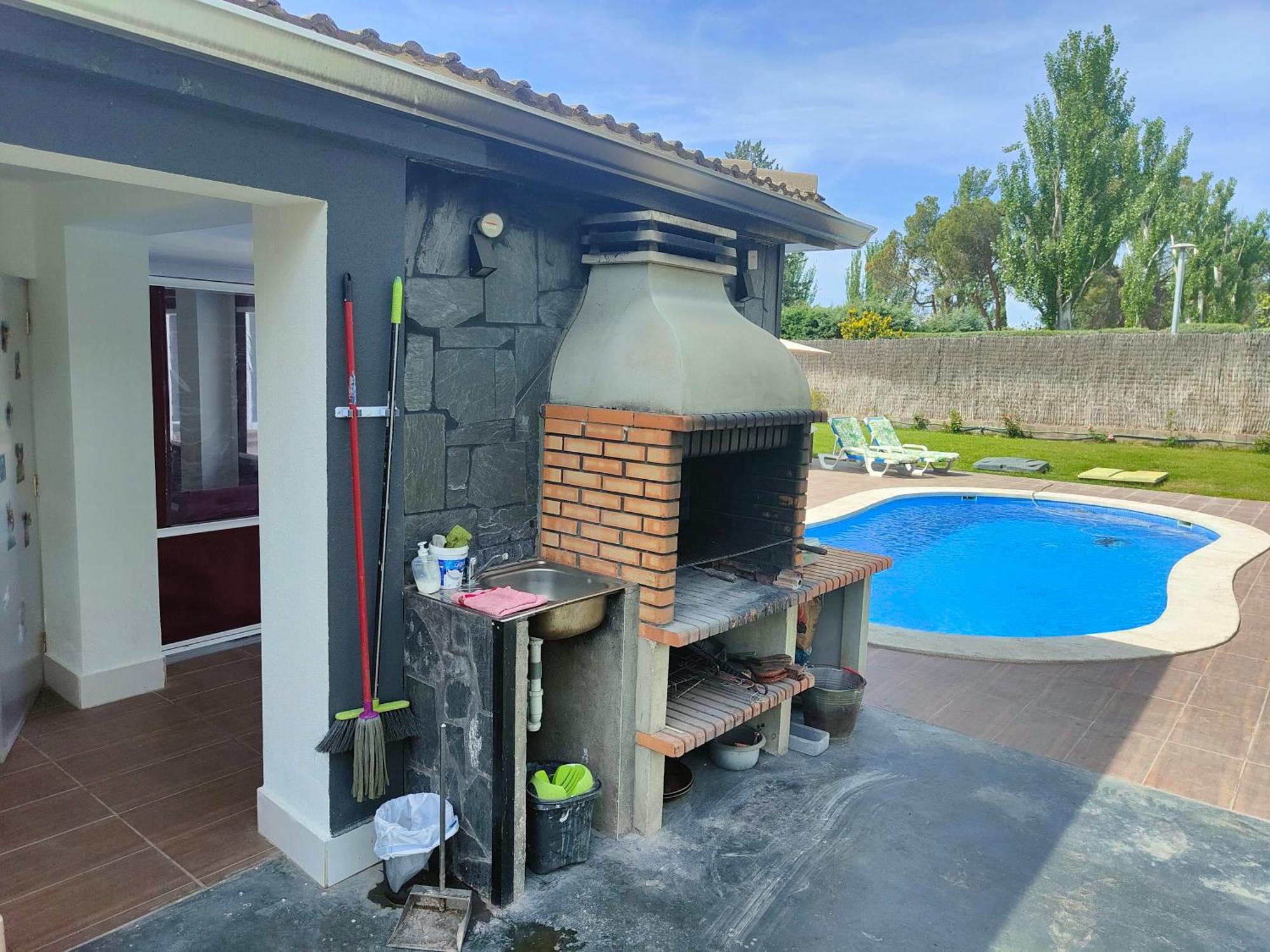 Chalet Con Piscina Y Jacuzzi En Madrid Alquila Habitaciones Algete Exterior foto